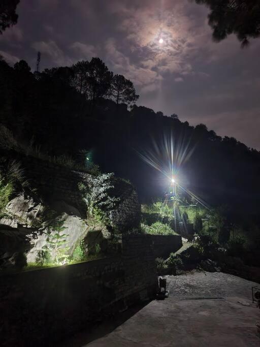 Kasauli Cascade A Cheerfull 4 Bedroom Challet 외부 사진