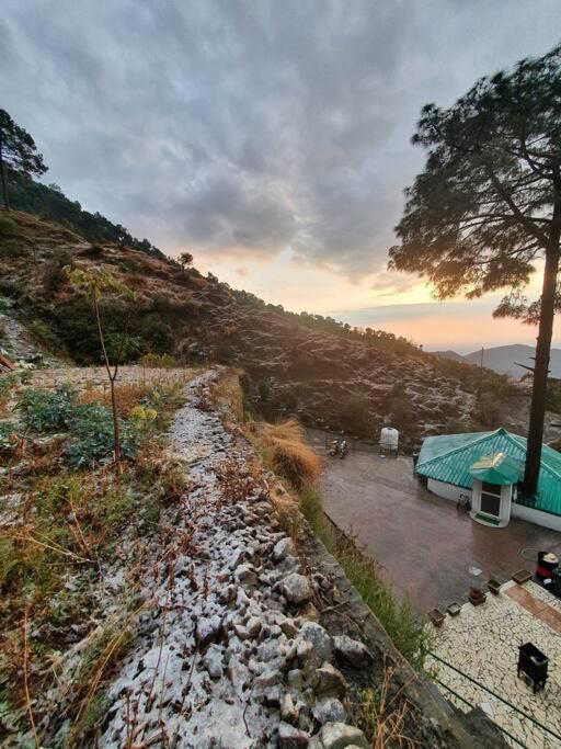 Kasauli Cascade A Cheerfull 4 Bedroom Challet 외부 사진