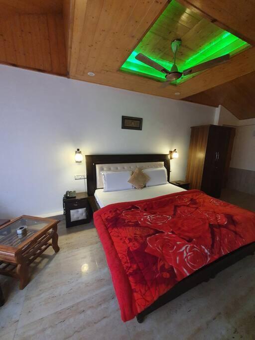 Kasauli Cascade A Cheerfull 4 Bedroom Challet 외부 사진